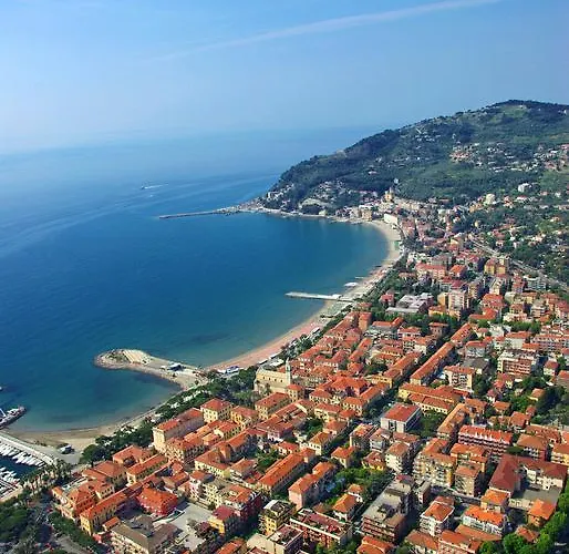 Elvira Aparthotel Diano Marina